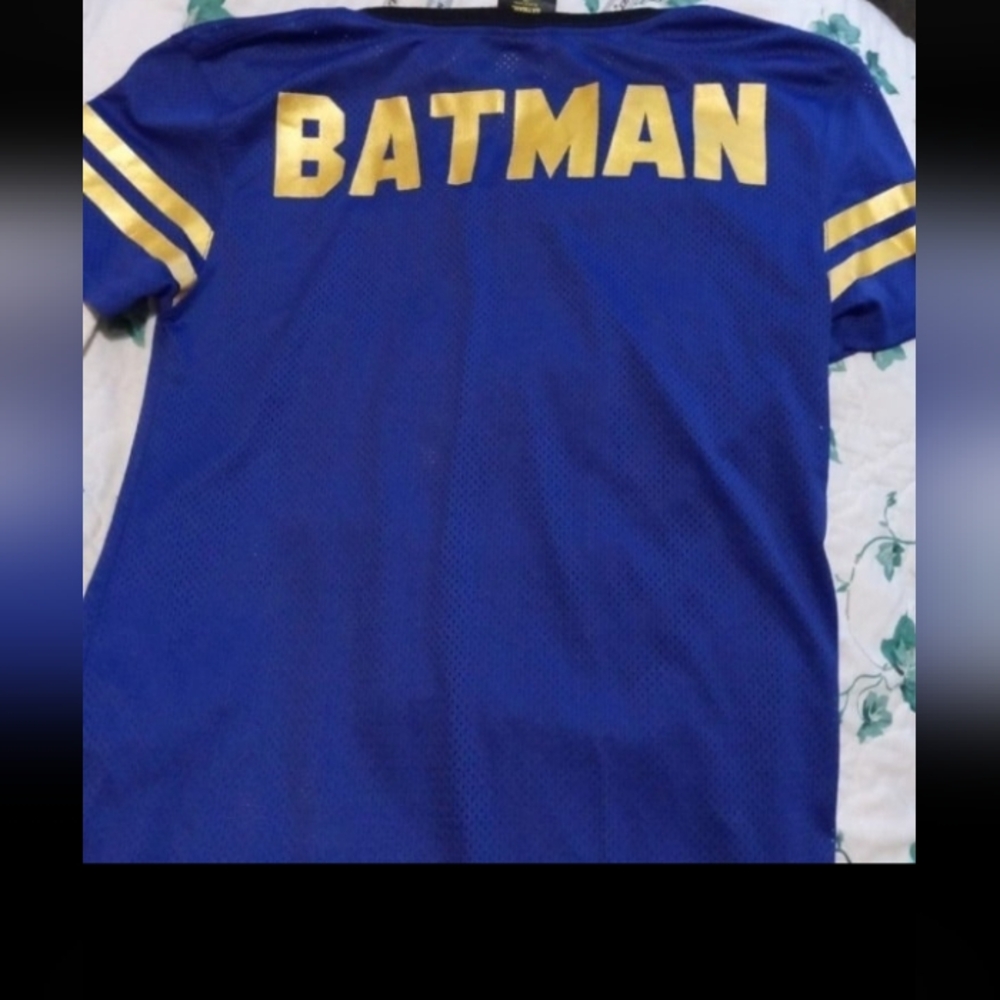 Batman T-Shirt - Picture 2 of 3